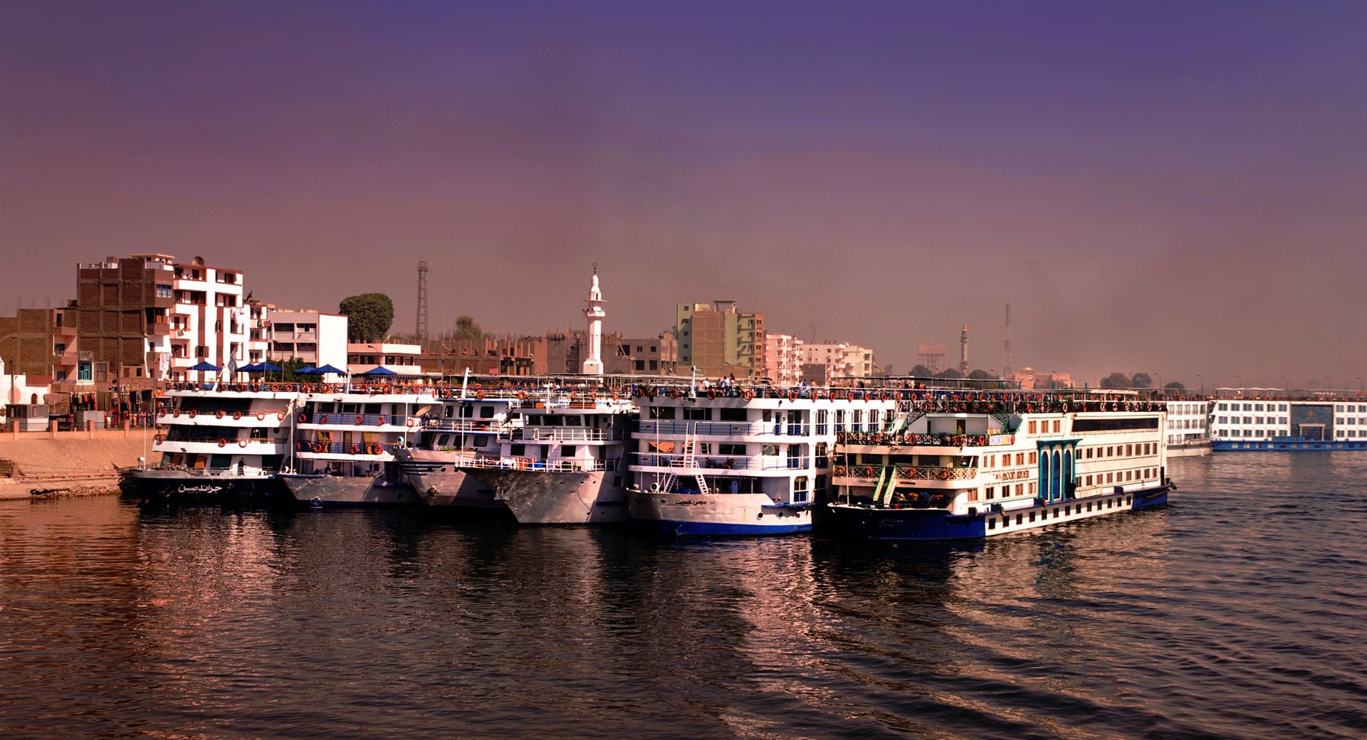 River cruise liners on the Nile at Edfu, Egypt — Nile river cruise deals